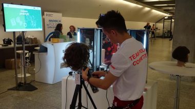 prezentacja w przestrzeni targowej umiejętności Roberta Stachowskiego, reprezentanta Polski w konkurencji fryzjerstwo na turnieju umiejętności zawodowych EuroSkills 2018