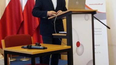 Prof. Marek Konopczyński podczas wykładu inaugurującego