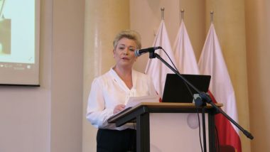 Zastępca Dyrektora Departamentu Wychowania i Kształcenia Integracyjnego MEN Agnieszka Ludwin podczas wystąpienia na konferencji
